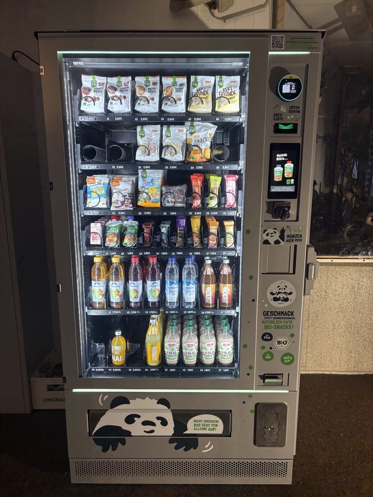 Unser Snackautomat mit Kalt- und Heissgetraenken